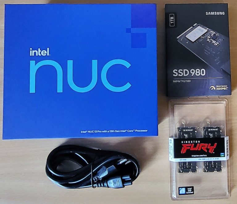 Montage d'un mini-ordinateur NUC pour un cabinet d'ergothérapie